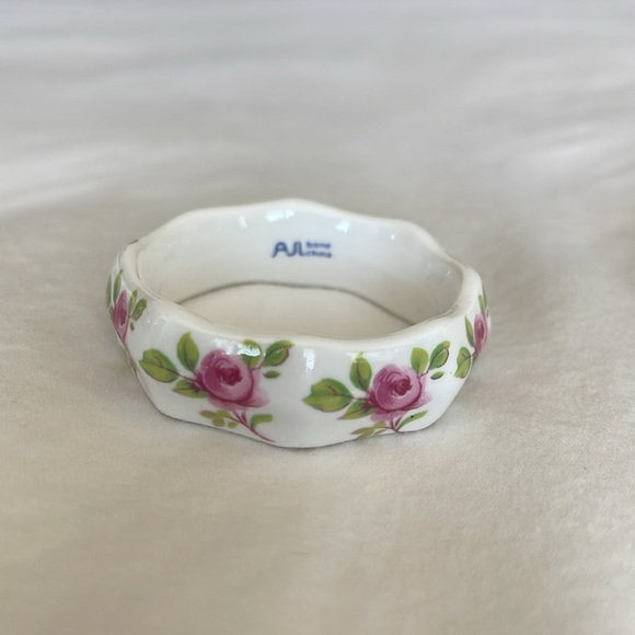 Vintage Set of Six AJL Bone China Napkin Rings Floral Design - Picture 4 of 6